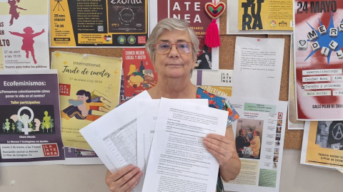 Marisa San José, en la sede de La Atenea, que lucha por la reapertura de la biblioteca Manuel Alvar.