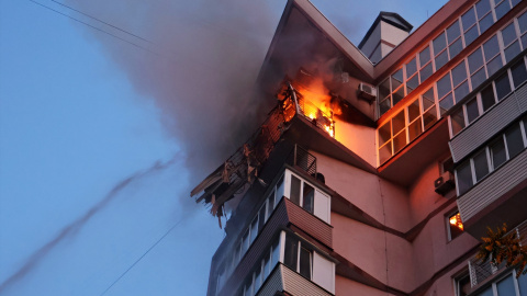 kievbombing Un edificio de Kiev alcanzado tras el bombardeo de Rusia. Aleksandr Gusev/SOPA Images via / DPA17/6/2025 ONLY FOR USE IN SPAIN