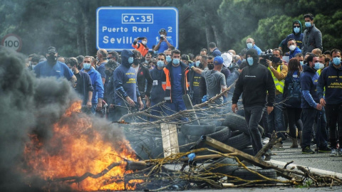 Corte de carretera el 14 de abril de 2021 para protestar contra el cierre de la planta de Puerto Real.