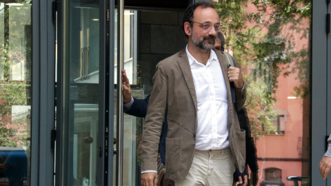 L'advocat Benet Salellas sortint dels Jutjats de Girona L'advocat Benet Salellas sortint dels Jutjats de Girona