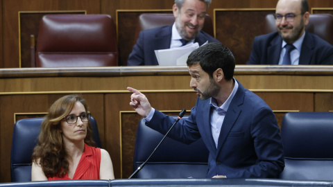 MADRID, 18/06/2025.- El ministro de Derechos Sociales, Consumo y Agenda 2030, Pablo Bustinduy interviene en la sesión de control al Ejecutivo que se celebra este miércoles en el Congreso. EFE/Mariscal