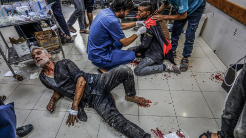 Heridos en Khan Yunis (Gaza) por un ataque israelí sobre un punto de distribución de alimentos y ayuda humanitaria, a 17 de junio de 2025.