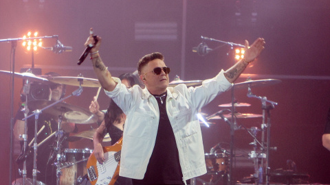 El cantante Alejandro Sanz actúa durante el concierto Telefónica 100 Live, en el Estadio Santiago Bernabéu, a 18 de mayo de 2024, en Madrid. El cantante Alejandro Sanz actúa durante el concierto Telefónica 100 Live, en el Estadio Santiago Bernabéu, a 18 de mayo de 2024, en Madrid.