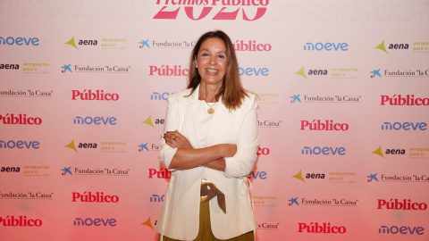 La responsable del área de cultura de Moeve, Almudena Aguado, durante el photocall de los Premios Público 2025, en CaixaForum Madrid.