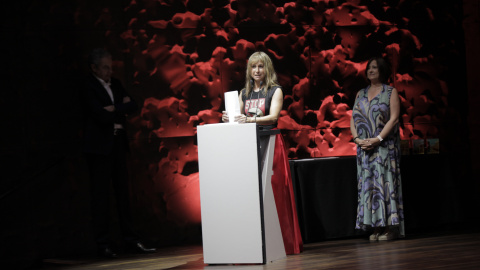 Ana Pardo de Vera, directora corporativa y de Relaciones Institucionales de 'Público' y, detrás, María José Pintor, directora de comunicación y eventos, en un momento de la gala.