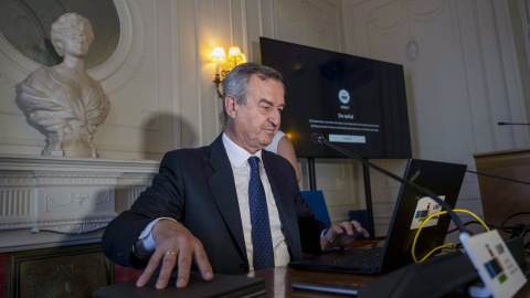 El consejero delegado de Banco Sabadell, César González-Bueno, durante su participación en un curso de verano en la Universidad Internacional Menéndez Pelayo. El consejero delegado de Banco Sabadell, César González-Bueno, durante su participación en un curso de verano en la Universidad Internacional Menéndez Pelayo.
