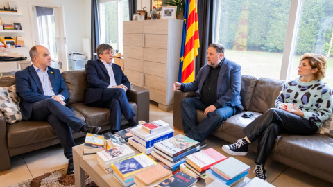 Reunió entre el president i el secretari general de Junts, Carles Puigdemont i Jordi Turull, i el president i la secretària general d'ERC, Oriol Junqueras i Elisenda Alamany, a Waterloo Reunió entre el president i el secretari general de Junts, Carles Puigdemont i Jordi Turull, i el president i la secretària general d'ERC, Oriol Junqueras i Elisenda Alamany, a Waterloo