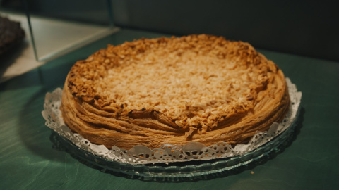 Panchineta, una tarta de hojaldre crujiente, crema y almendra de Casa Otaegui
