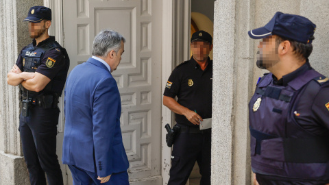 Santos Cerdán y otros nueve políticos que pisaron la cárcel: diferencias y semejanzas | Público