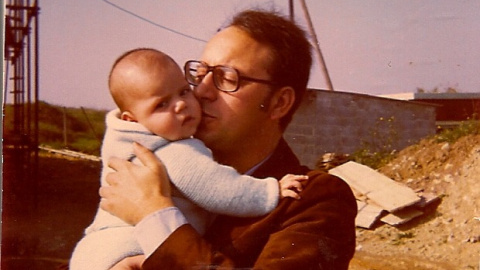 Olmo González Aldaz, con su padre adoptivo