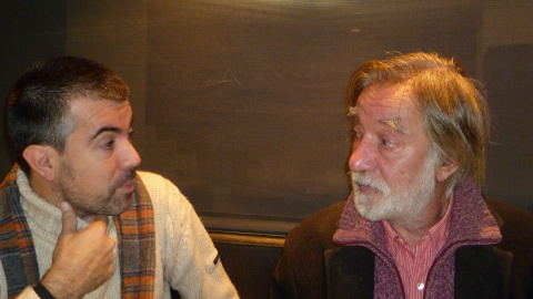 Olmo, con su padre biológico, el día que se conocieron en Pamplona, en diciembre de 2010