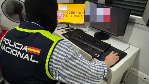 LAS PALMAS, 01/07/2025.- La Policía Nacional ha detenido este martes en la provincia de Las Palmas a dos hombres por su presunta participación en la filtración de domicilios, teléfonos, números de DNI y direcciones de correo electrónico de ministros y dirigentes socialistas, incluida la presidenta del Congreso, Francina Armengol. EFE/ Policía Nacional SÓLO USO EDITORIAL / SÓLO DISPONIBLE PARA ILUSTRAR LA NOTICIA QUE ACOMPAÑA (CRÉDITO OBLIGATORIO)