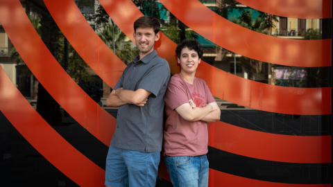 Max Cahner i Laura Cañadas, a l'exterior de la seu de Barcelona en Comú. 02/07/2025 Max Cahner i Laura Cañadas, a l'exterior de la seu de Barcelona en Comú.