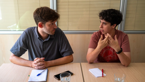 Max Cahner i Laura Cañadas, portaveus de BComú, durant l'entrevista amb 'Públic'. 02/07/2025 Max Cahner i Laura Cañadas, portaveus de BComú, durant l'entrevista amb 'Públic'.