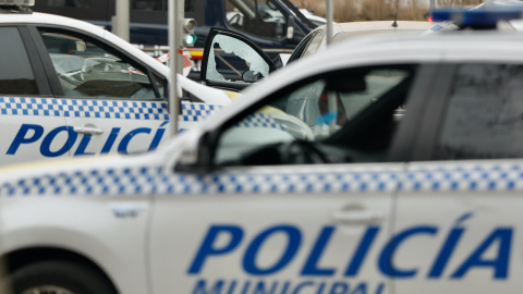 EuropaPress_4319130_varios_agentes_policia_municipal_plaza_alsacia_lugar_donde_ocurrido Foto de archivo de un coche de Policía Municipal en la Comunidad de Madrid.