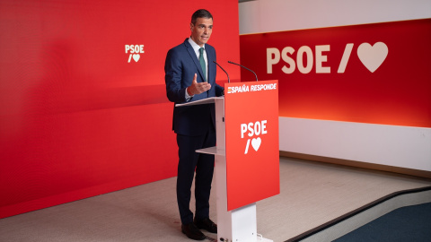 El secretario general del PSOE y presidente del Gobierno, Pedro Sánchez, durante una rueda de prensa, en la sede del PSOE de la calle Ferraz, a 16 de junio de 2025