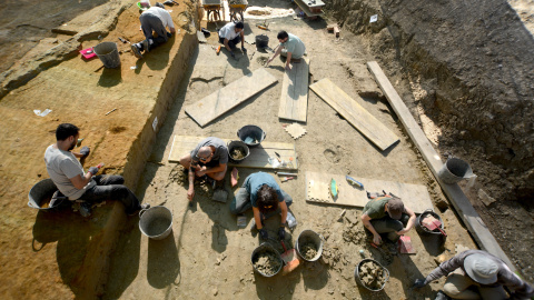 Investigadors treballen en les excavacions del jaciment del Camp dels Ninots de Caldes de Malavella Investigadors treballen en les excavacions del jaciment del Camp dels Ninots de Caldes de Malavella