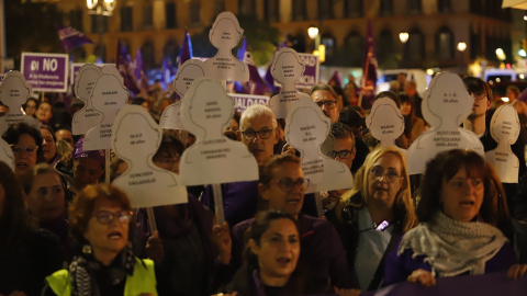 Imágenes de la manifestación con motivo del 25N en Málaga.