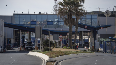 EuropaPress_6431511_frontera_tarajal_enero_2025_ceuta_espana_espana_marruecos_ultiman_apertura (1) (Foto de ARCHIVO)La frontera del Tarajal, a 3 de enero de 2025, en Ceuta (España). España y Marruecos ultiman la apertura de las aduanas de Ceuta y Melilla, tras dos años y ocho meses de negociación. El intercambio comercial, que aún no tiene fecha oficial, será inicialmente de un camión diario en cada sentido e incluirá productos fabricados en cualquier parte de España, no solo las ciudades autónomas. En el caso de Ceuta, se abriría por primera vez la aduana de la frontera del Tarajal.Antonio Sempere / Europa Press03 ENERO 2025;CEUTA;MARRUECOS;ESPAÑA;ADUANAS;COMERCIO;INTERCAMBIO03/1/2025
