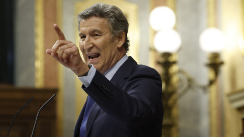 El líder del PP, Alberto Núñez Feijóo, interviene en el pleno en el Congreso, a 9 de julio de 2025.