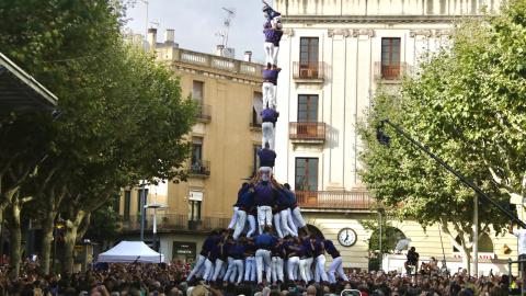 Torre de nou amb folre i manilles dels Capgrossos de Mataró a la diada de Les Santes 2024 Torre de nou amb folre i manilles dels Capgrossos de Mataró a la diada de Les Santes 2024
