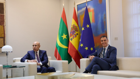 El presidente del Gobierno, Pedro Sánchez (d), y el presidente de Mauritania, Mohamed Ould Ghazouani (i), durante una reunión en el Palacio de La Moncloa, a 5 de diciembre de 2024 El presidente del Gobierno, Pedro Sánchez (d), y el presidente de Mauritania, Mohamed Ould Ghazouani (i), durante una reunión en el Palacio de La Moncloa, a 5 de diciembre de 2024