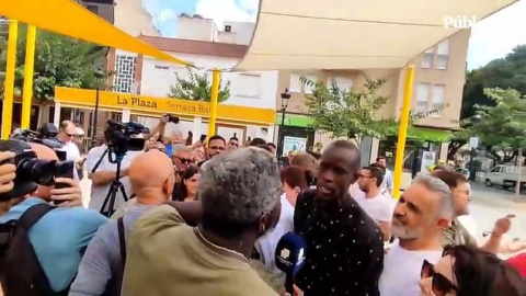 El comunicador de extrema derecha se ha enfrentado al exdipuado de Podemos Serigne Mbayé.