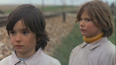 Ana Torrent e Isabel Tellería en 'El espíritu de la colmena'