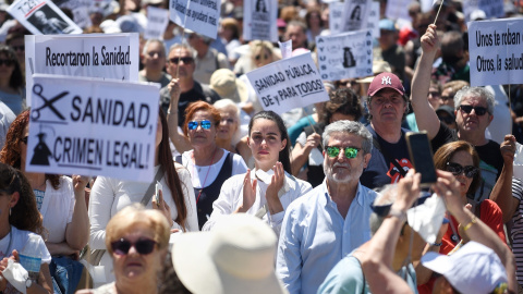 Imagen de archivo de una manifestación contra la política sanitaria del Gobierno de Ayuso, a 25 de mayo de 2025, en Madrid.