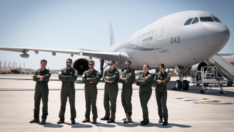 Desfile aéreo militar anual sobre los Campos Elíseos en París, Francia, el 14 de julio de 2025