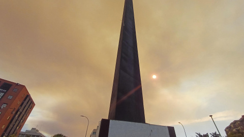incendio en Méntrida Vista del humo del incendio de Méntrida desde la glorieta de Pirámides, este jueves en Madrid.