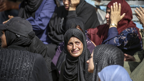 Familias ante los ataques israelíes en la Franja de Gaza.