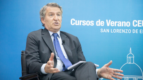 EuropaPress_6859848_presidente_partido_popular_alberto_nunez_feijoo_participa_coloquio_dentro El presidente del Partido Popular, Alberto Núñez Feijóo, a 16 de julio de 2025, en Madrid.