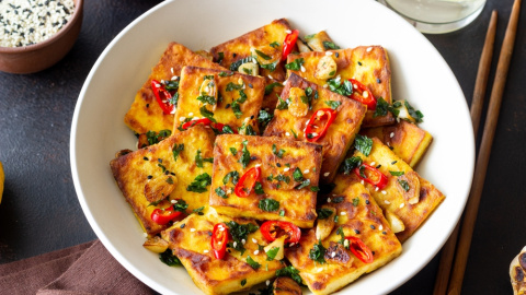 Tofu frito con pimientos. Tofu frito con pimientos.