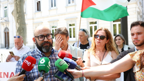 Sergio Toribio ofrece declaraciones a los medios tras presentar en la Audiencia Nacional una querella por crímenes de guerra contra el primer ministro israelí, Benjamin Netanyahu, a 3 de julio de 2025.
