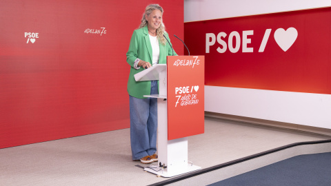 Montse Mínguez, portavoz de la Ejecutiva Federal del PSOE, durante una rueda de prensa ofrecida en Ferraz este lunes. Montse Mínguez, portavoz de la Ejecutiva Federal del PSOE, durante una rueda de prensa ofrecida en Ferraz este lunes.