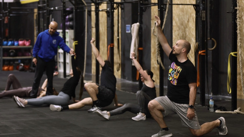 Foto de archivo de unos usuarios de un gimnasio en Madrid.