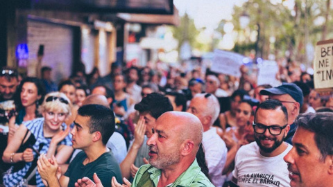 Manifestación en apoyo a 80 Mundos Manifestación del pasado 6 de julio en apoyo de la continuidad de la librería 80 Mundos.