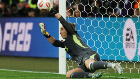 cata coll Parada de Cata Coll durante la final de la Eurocopa que enfrentó a España contra Inglaterra.