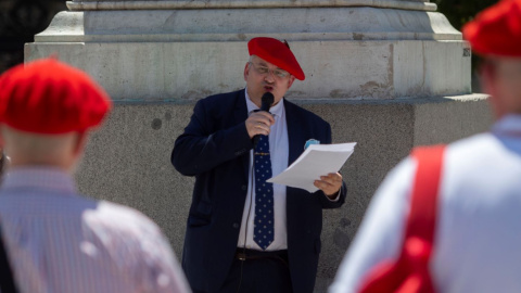 Pérez Roldán EP 2 El abogado de Hazte Oír, Javier María Pérez Roldán, durante una ctración carlista frente al Congreso de los Diputados, el 18 de julio de 2021.