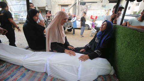 Mujeres se lamentan tras la muerte de un familiar en Gaza, el 26 de julio pasado.