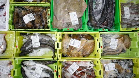 Cajas de pescado en la lonja de Burela (Lugo), en una imagen de archivo. Cajas de pescado en la lonja de Burela (Lugo), en una imagen de archivo.