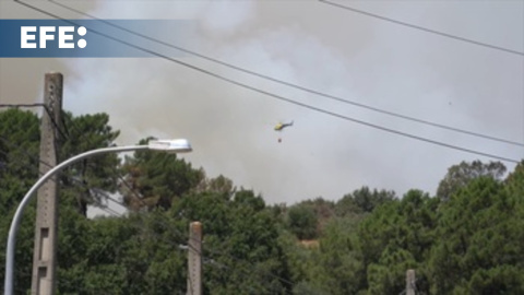 El incendio de Ávila se complica cada vez más y encara las horas más complicadas El incendio de Ávila se complica cada vez más y encara las horas más complicadas