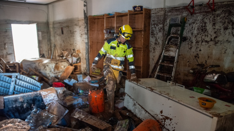 Labores de limpieza, tras la DANA, en Utiel.