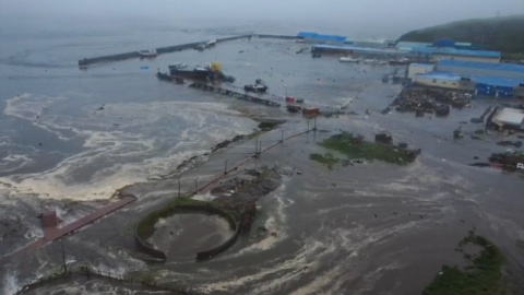 Vista aérea de una zona en Rusia afectada por el tsunami.