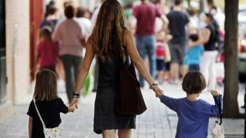 UATAE celebra la ampliación de los permisos por nacimiento (también para las familias monoparentales)