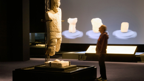 Mannedu, “il pugilatore”, una escultura de 300 quilos de pes que representa a un lluitador.