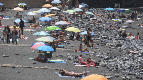 quemadura-solar-recuperar-piel Bañistas en la playa. EFE/Alberto Valdés