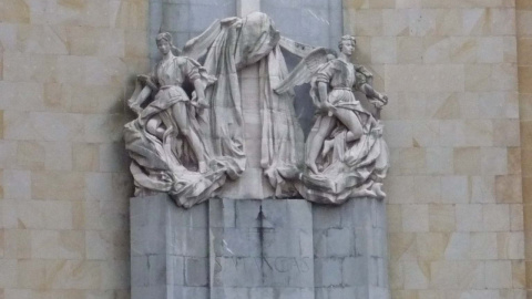 El Defensor del Pueblo pide la retirada del monumento a los militares golpistas de Xixón