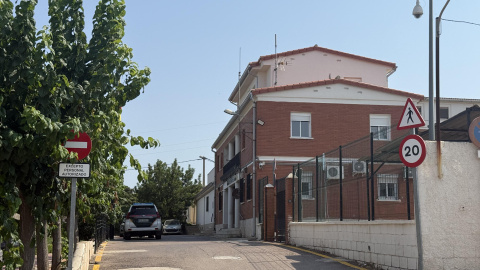 detienen a un hombre por encerrar durante 12 días Acuartelamiento de la Guardia Civil en la localidad de Llíria (València).